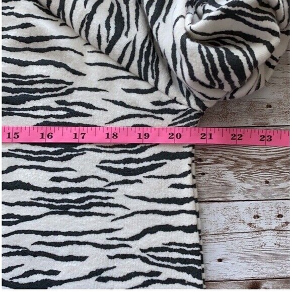 Chaser Bliss Knit Shirred Soft Pullover Sweater Zebra Print Animal Wild Large - Picture 10 of 12